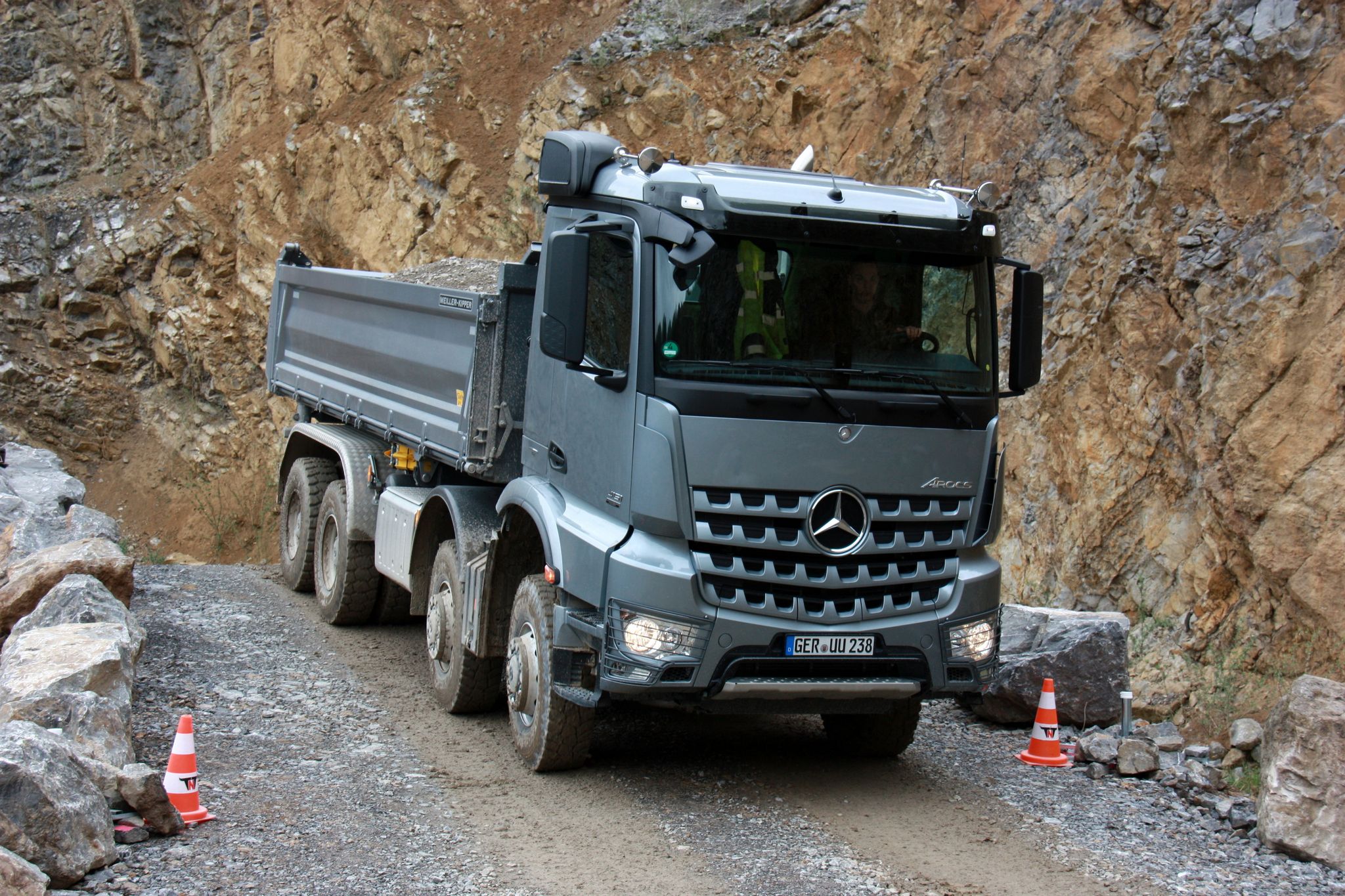 Inchiriez Basculanta 8X4, Mogoșoaia - Ilfov - imagine 1 - popic.ro