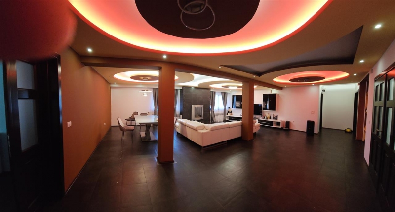 Vila Lux cu Piscina si Iaz Buhusi, Bacău - Bacau - imagine 1 - popic.ro