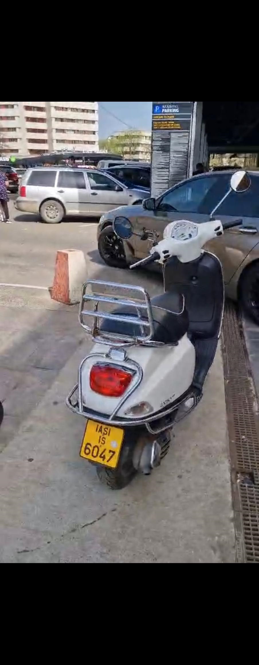 Vespa LX 50 4T 2009 ALB perlat, Iași - Iasi - imagine 1 - popic.ro