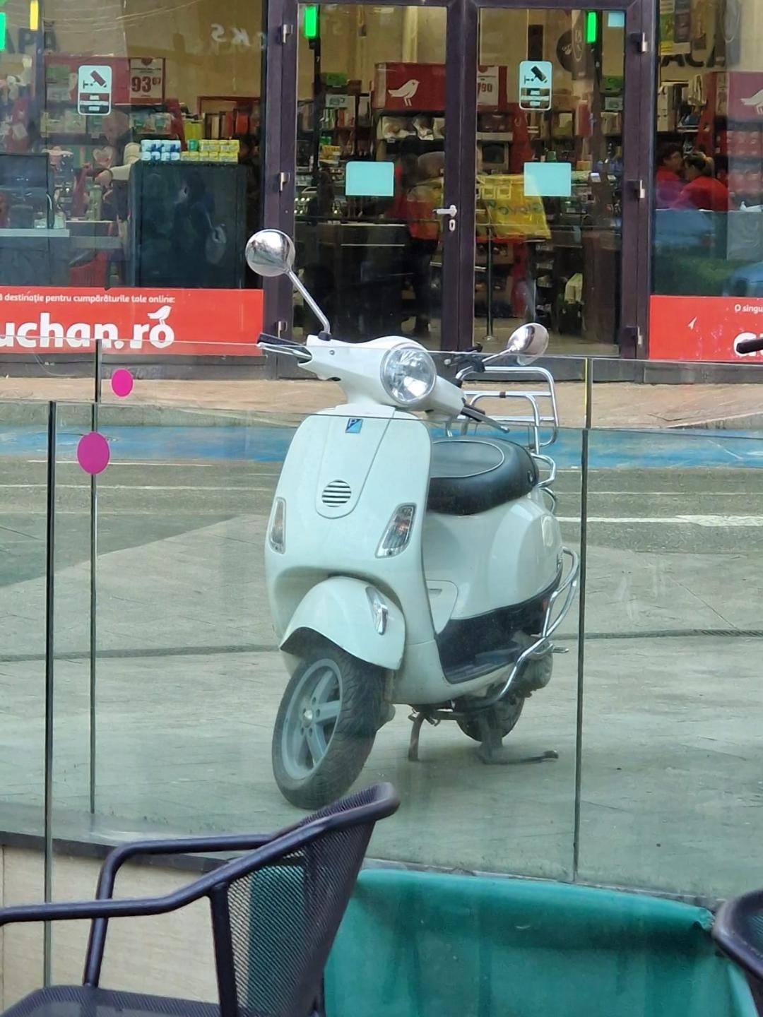 Vespa LX 50 4T 2009 ALB perlat, Iași - Iasi - imagine 3 - popic.ro