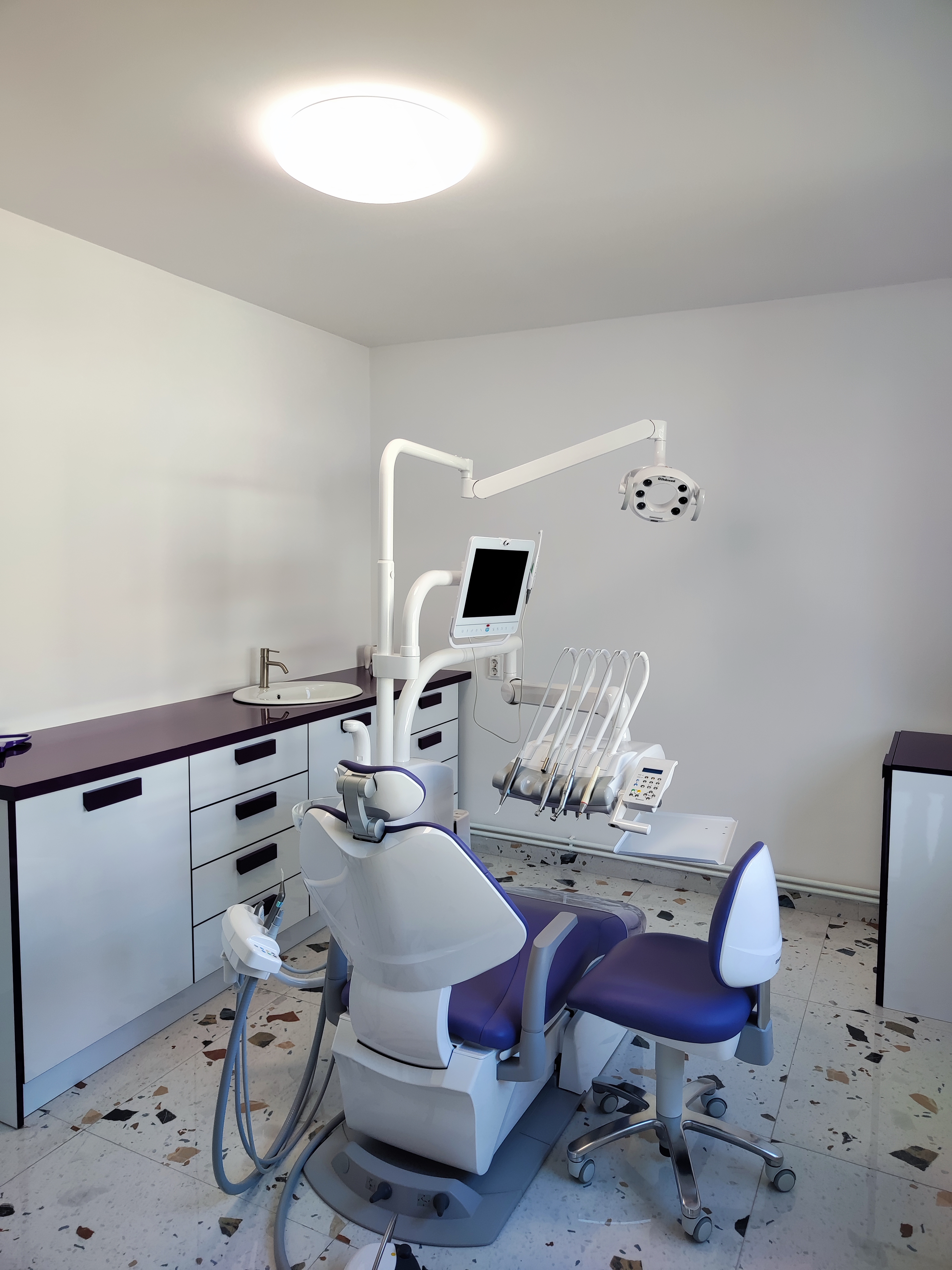 Pachet complet: 2 unituri dentare + 2 scaune medic + compresor – stare, Sector 6 - Bucuresti - imagine 4 - popic.ro